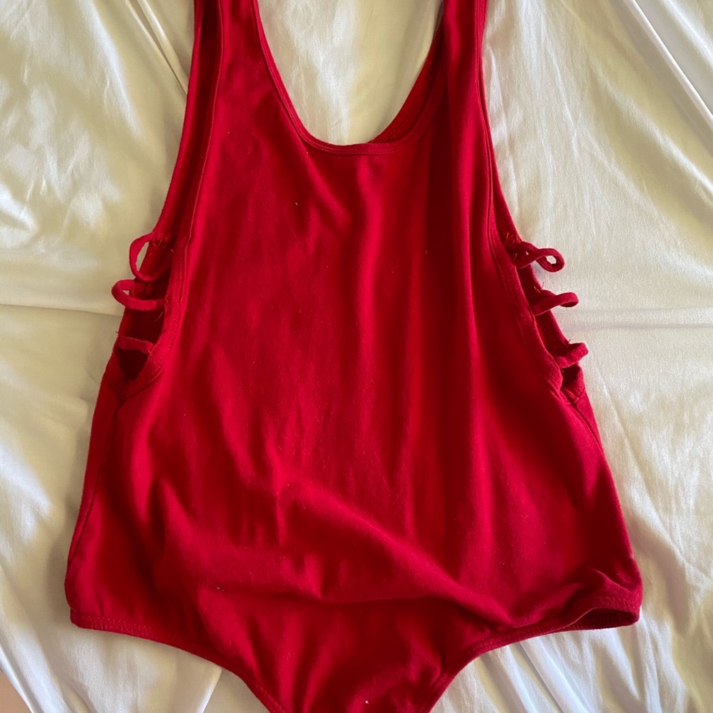 red bodysuit from fashionnova